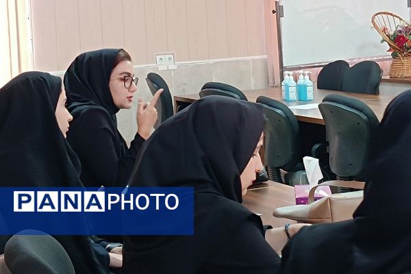 تدوین تقویم اجرایی فعالیت های مشاوره ای در رودهن
