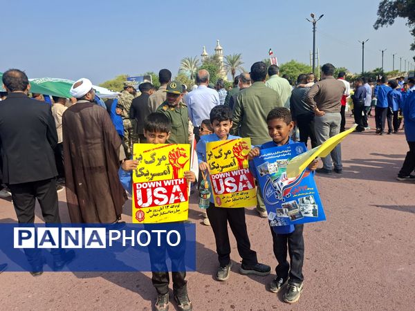 راهپیمایی بزرگ ۱۳ آبان در بوموسی با حضور پرشور دانش‌آموزان