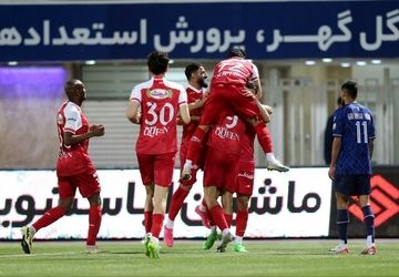 پرسپولیس به یک قدمی استقلال رسید