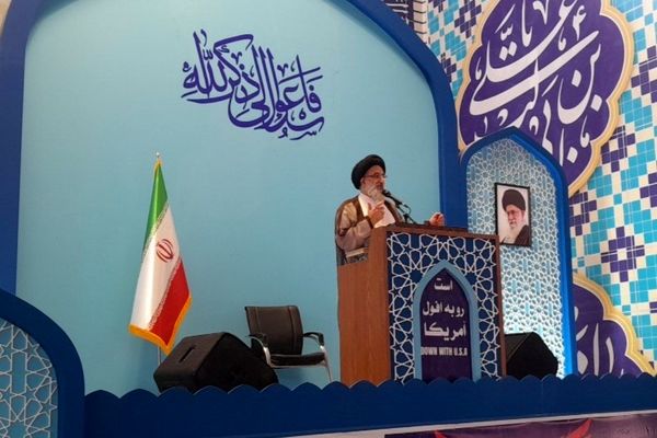 باطل با لباس حق در جامعه جلوه‌ای از فتنه پدید می‌آورد