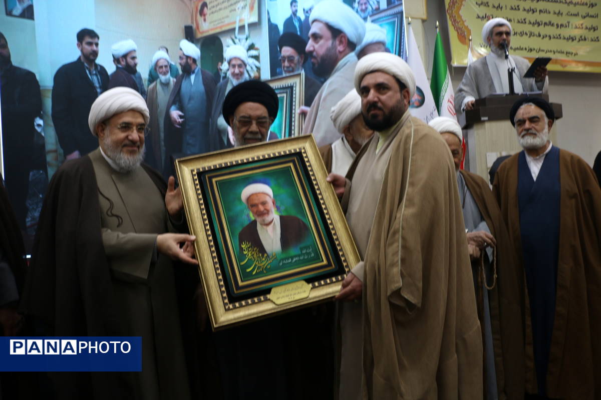 برگزاری مجمع مبلغان ماه رمضان استان اصفهان و آیین تجلیل از چهرههای ماندگار تبلیغی استان و گرامیداشت آیت الله مستجابی