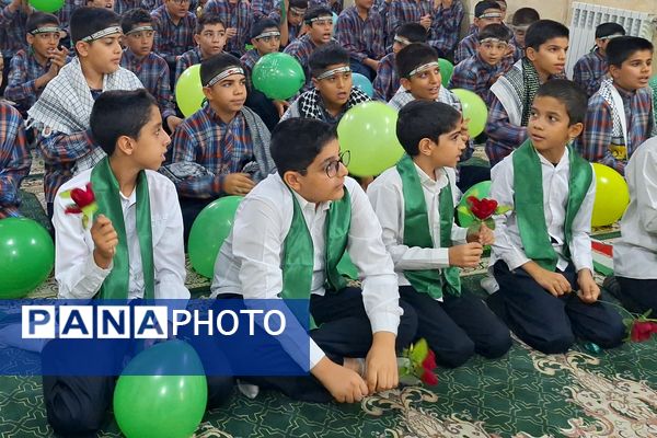 آرزوی فرج و سلامتی صاحب الزمان (عج) با دست‌های کوچک دانش‌آموزان شیرازی