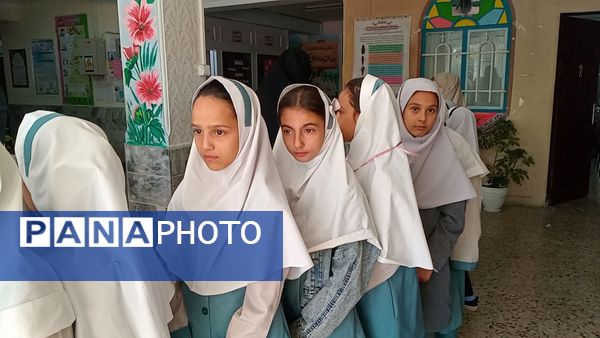 تمرین مردم سالاری در دبستان لطیفه، دانش‌آموزان پای صندوق‌های رأی رفتند