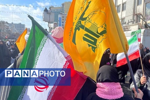 حضور پرشور کودکان در راهپیمایی ۲۲ بهمن