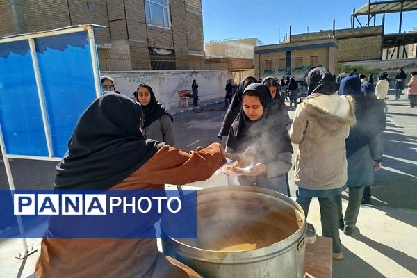 آیین نواختن زنگ انقلاب در دبیرستان حضرت معصومه(س) شهرستان خلیل‌آباد 