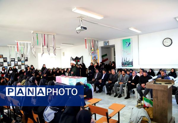 میزبانی هنرجویان هنرستان دکتر حسابی شهر محلات از پیکر شهید گمنام دفاع مقدس 