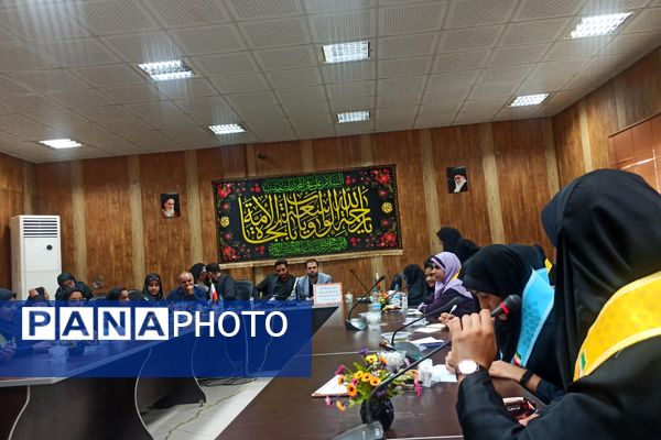 نشست صمیمی قائم‌مقام سازمان دانش‌آموزی کشور با رؤسای شورای دانش‌آموزی شیراز