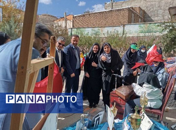 مراسم نمادین هفته تربیت‌بدنی و ورزش در دبیرستان هفده شهریور شهرستان فیروزکوه