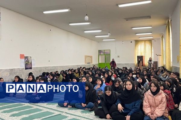 برگزاری جلسه پیشگیری از آسیب‌های اجتماعی در هنرستان بصیرت آشخانه