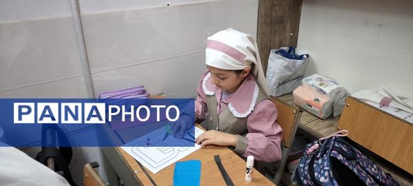 نقاشی دانش‌آموزان دبستان ارمغان هستی ناحیه سه کرج به مناسبت روز استاندارد
