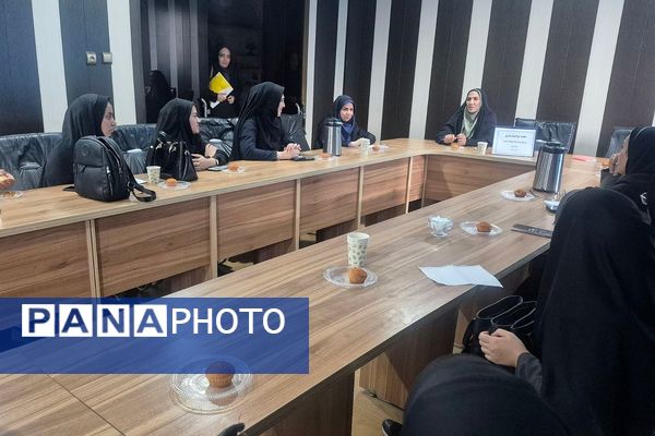 جلسه توانمندسازی نیروی های جدید الاستخدام حوزه پرورشی اداره آموزش و پرورش کهریزک 