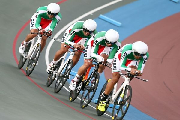 مربی بلژیکی از دوچرخه هدایت رکاب‌زنان  ایران  پیاده شد