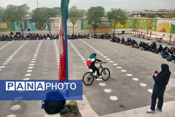هنرنمایی دانش‌آموزان در رشته‌های ورزشی به‌مناسبت هفته تربیت‌بدنی در ناحیه 2 شهرری 