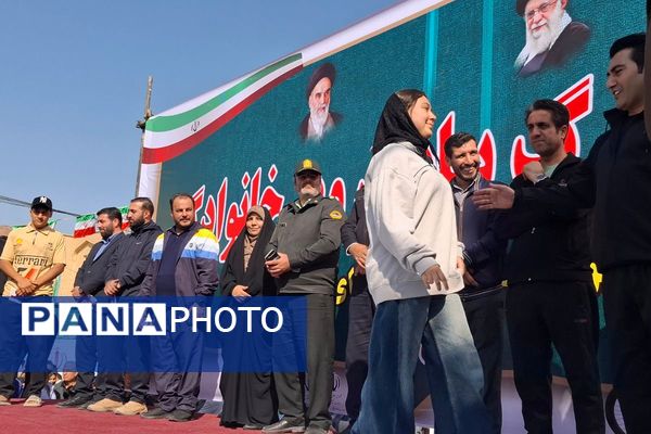  همایش بزرگ پیاده روی خانوادگی در نسیم‌شهر 