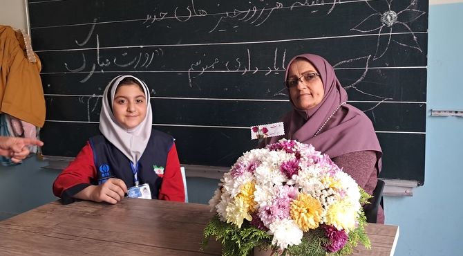 گفت‌وگوی دانش‌آموزخبرنگار پانا با آموزگار دبستان شهید احمدپور قائمشهر