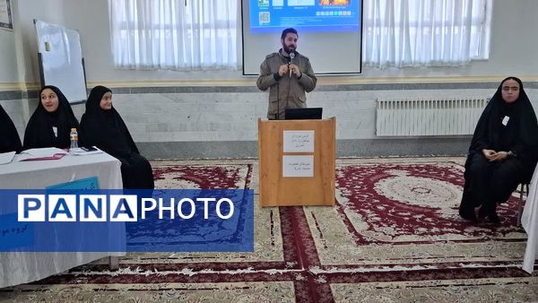 برپایی مناظره دانش‌آموزی در دبیرستان حضرت خدیجه (س) جعفرآباد قم
