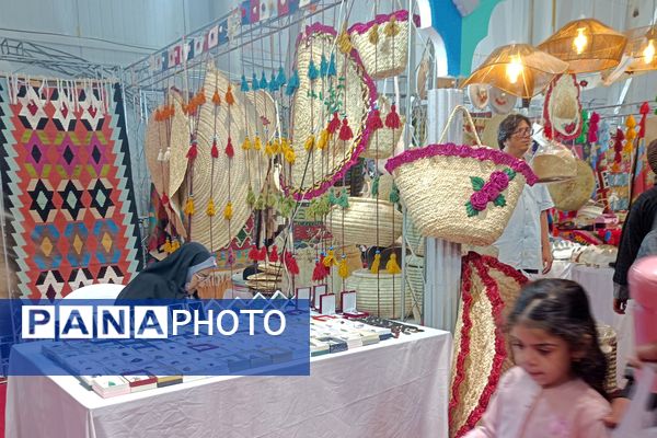 بازدید دانش‌آموزان بسیجی از نمایشگاه بزرگ قله افتخار 