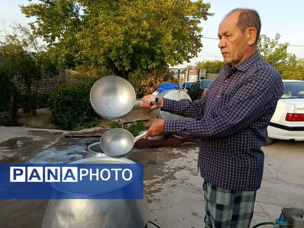 پخت و توزیع نذری در روز تاسوعای حسینی روستای حسن آباد داراب استان فارس