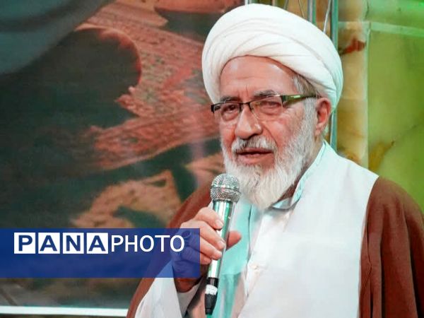 جلوه‌ای از اعتکاف دانش‌آموزی در مسجد امام علی‌بن‌ابی‌طالب (ع)