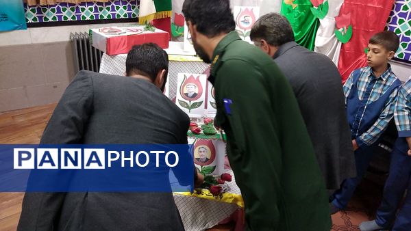 آیین نواخته شدن زنگ نماز در دبیرستان نجمه