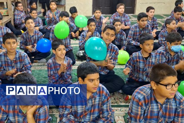 آرزوی فرج و سلامتی صاحب الزمان (عج) با دست‌های کوچک دانش‌آموزان شیرازی