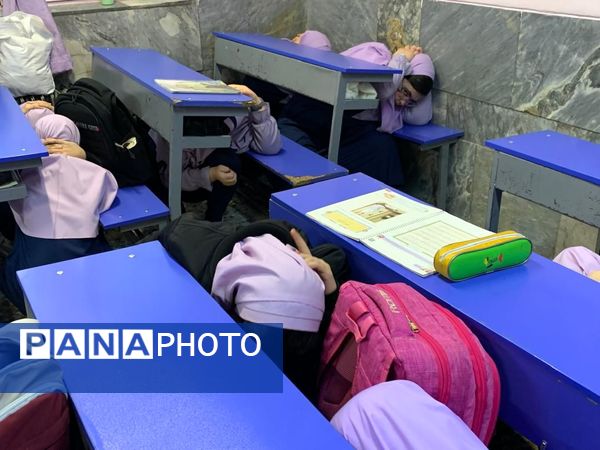 برگزاری مانور زلزله در دبستان فرهنگ منطقه ۱۳