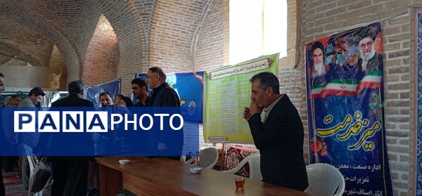 میز خدمت در آخرین نماز جمعه آبان ماه