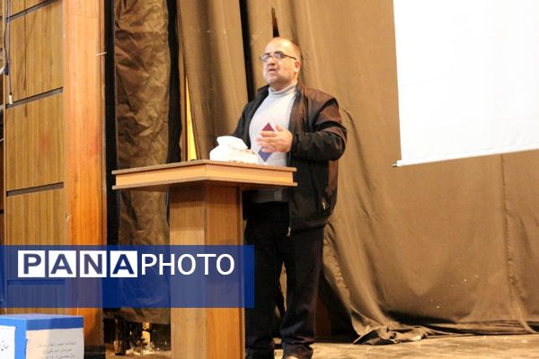 نشست انجمن اولیا و مربیان هنرستان امام علی(ع) فیروزکوه