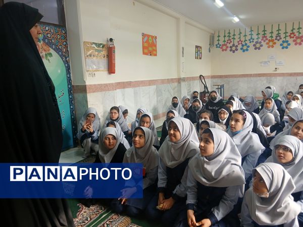 روایتگری زندگی  شهدا از زبان خواهر شهید محرابی دبستان میثاق ناحیه سه