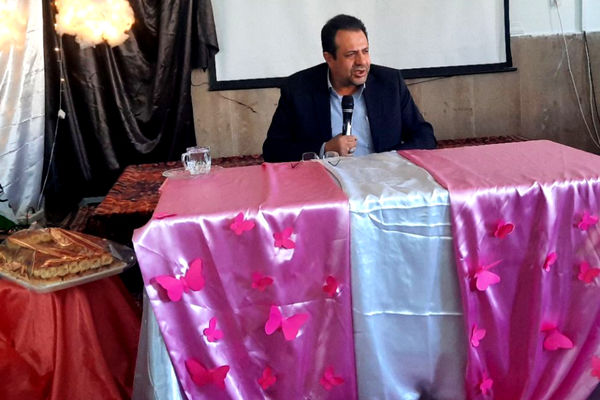 دانش‌آموزان ستون فقرات آینده کشور هستند