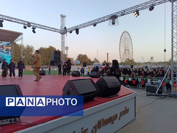 میدان‌نمایی رزم‌آوران طوس در قلب مشهد