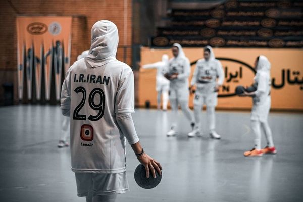 ۲۲ دختر هندبالیست ایران  در اردوی تیم ملی دست به توپ می‌شوند
