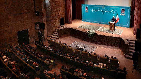 تمام تلاش دولت نجات کشور از بحران‌ها‌ با استفاده از نخبگان و براساس وفاق ملی است‌