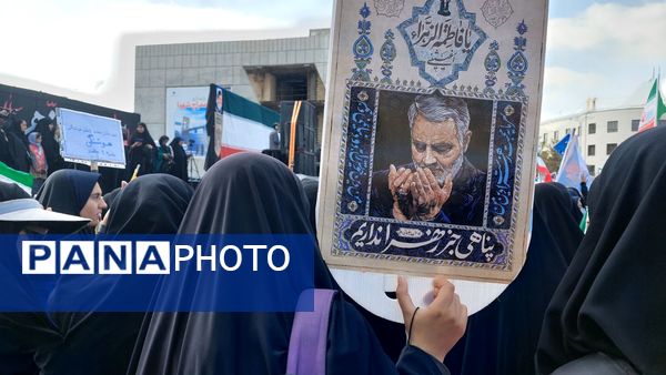 دانش‌آموزان پرچمداران استکبارستیزی در ۱۳ آبان