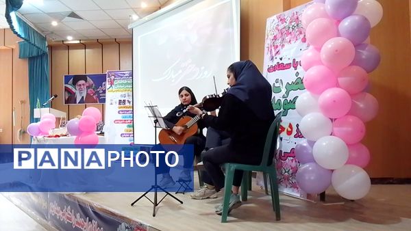 تقدیر از دانش‌آموزان مستعد در آستانه روز دختر