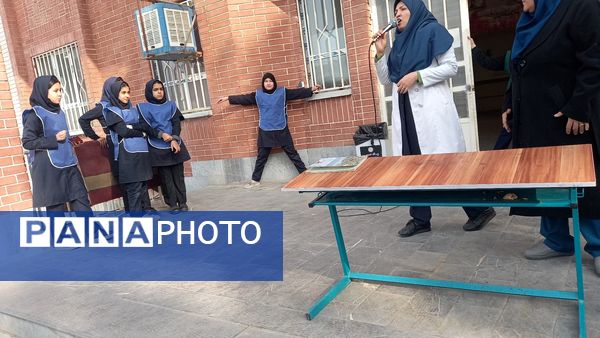 بیست و هفتمین مانور زلزله و ایمنی با شعار "مدرسه ایمن جامعه تاب آور " در دبستان پیام۲ ناحیه یک 
