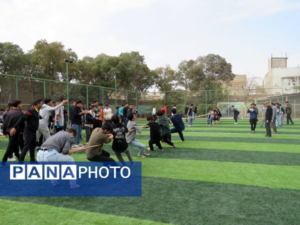 مسابقات طناب کشی شهید پارسا منصور در دبیرستان شاهد ابوذر غفاری 