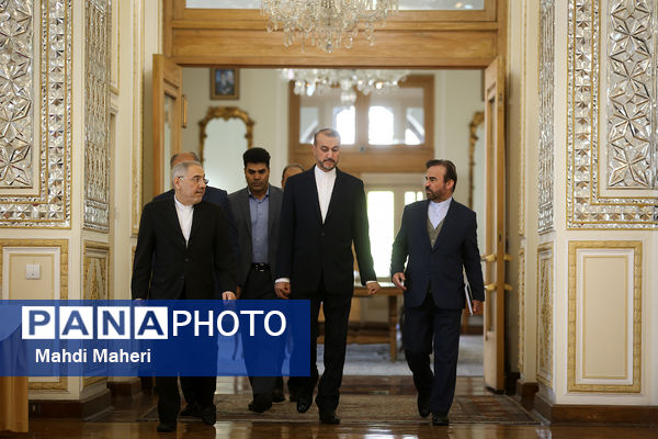 نشست وزیر خارجه با سفرای خارجی مقیم تهران