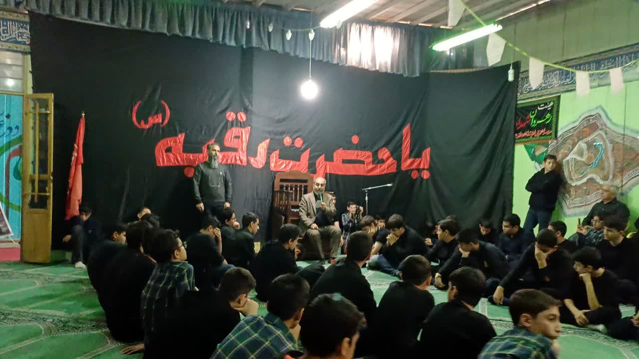 اندیشه شاهد هم‌نوا با غم فاطمه(س)