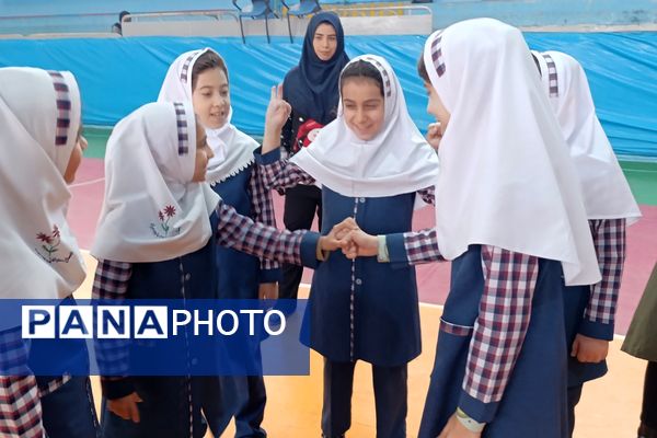 مسابقه ورزشی «مادر دختری » طرح شهید خرازی در قرچک