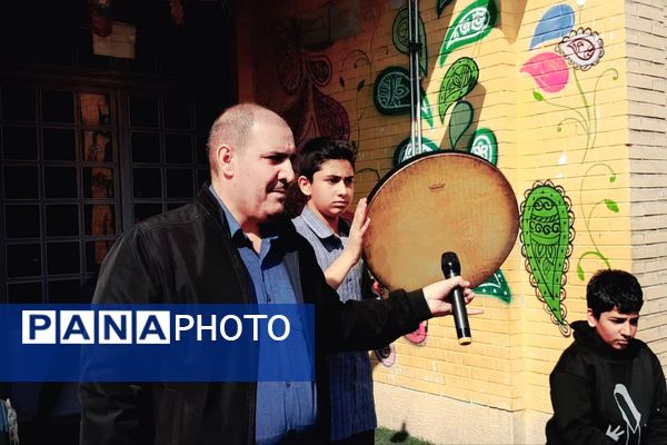 جشن آواها به‌مناسبت دهه فجر در دبیرستان هاشمی رفسنجانی ناحیه 4