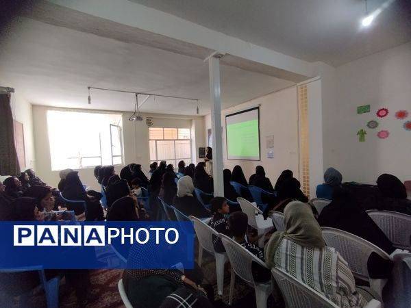 جلسه آموزش خانواده ویژه والدین پایه هفتم در کاشمر
