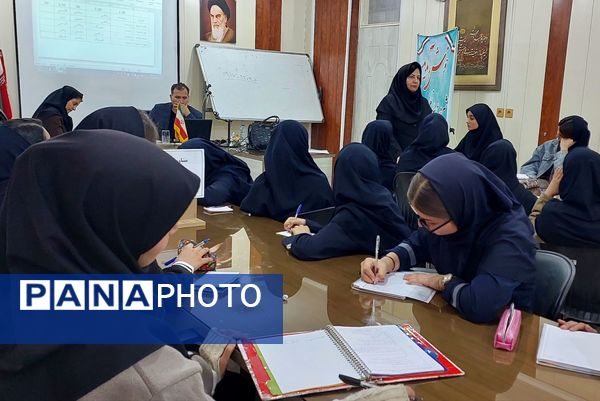 کارگاه مشاوره تحصیلی در دبیرستان دخترانه شهید محمدتقی دستغیب ناحیه 3 شیراز