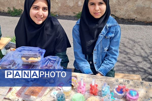 برگزاری بازارچه صنایع دستی و غذا در دبیرستان‌ حضرت‌ معصومه (س) شهرستان فیروزکوه