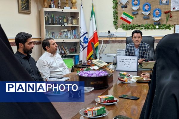 جلسه هم اندیشی بسیج و معاونت پرورشی شهرستان قدس جهت هماهنگی تابستانی  پربار دانش آموزان