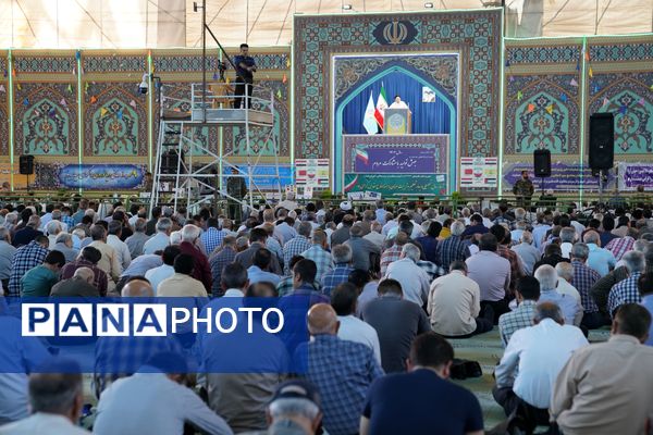 حضور پرشور دانش‌آموزان عضو سازمان دانش‌آموزی در نمازجمعه اصفهان