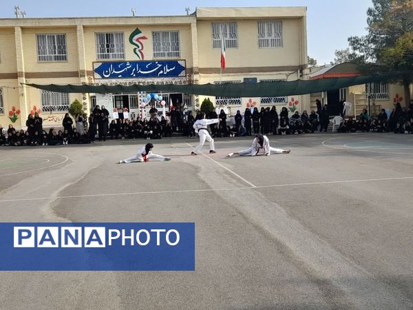 اجتماع مادران و دختران در ورزش صبحگاهی دبیرستان شاهد هاجر
