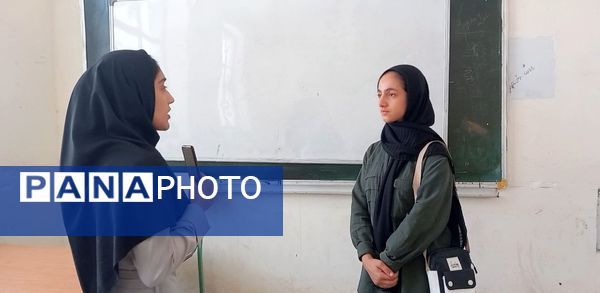 توزیع کتاب‌های درسی دبیرستان محدثه در منطقه ده‌محسن خرم‌آباد