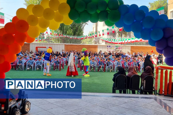 جشن شکوفه‌ها در دبستان آذر صابر ناحیه ۴ شیراز 
