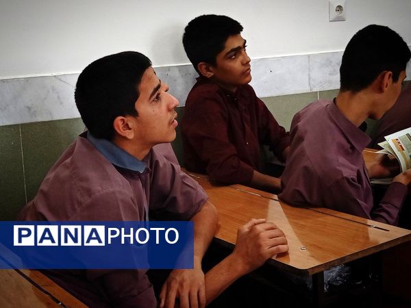 اولین جلسه هدایت تحصیلی دانش آموزان پایه نهمی دبیرستان میثاق